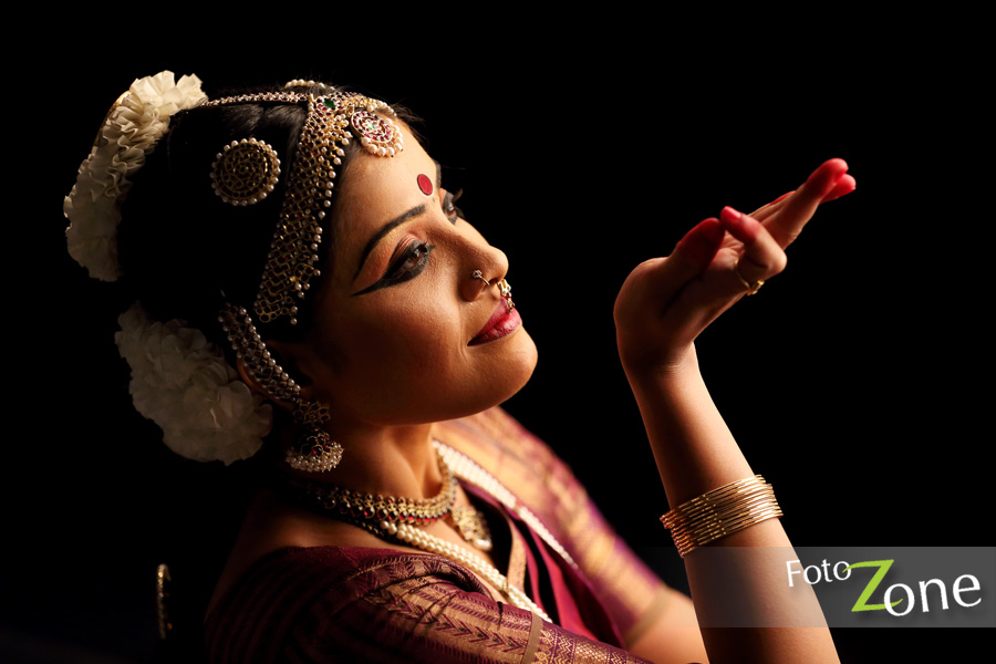 Beautiful girl dancer of Indian classical dance Bharatanatyam Stock Photo -  Alamy
