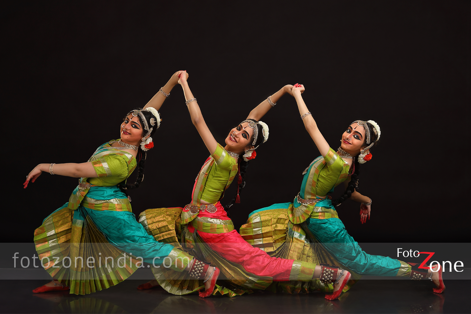 Rajvadi Odhni | Bollywood Group Dance | Studio SARASVATI | Naberzhniie  Chelne | Russia - YouTube