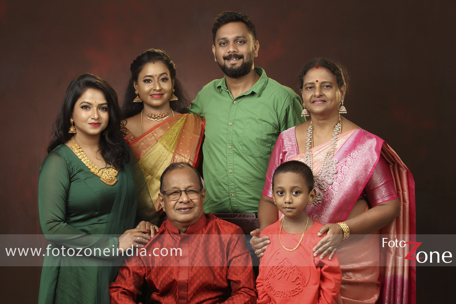 Indian family portrait hi-res stock photography and images - Alamy