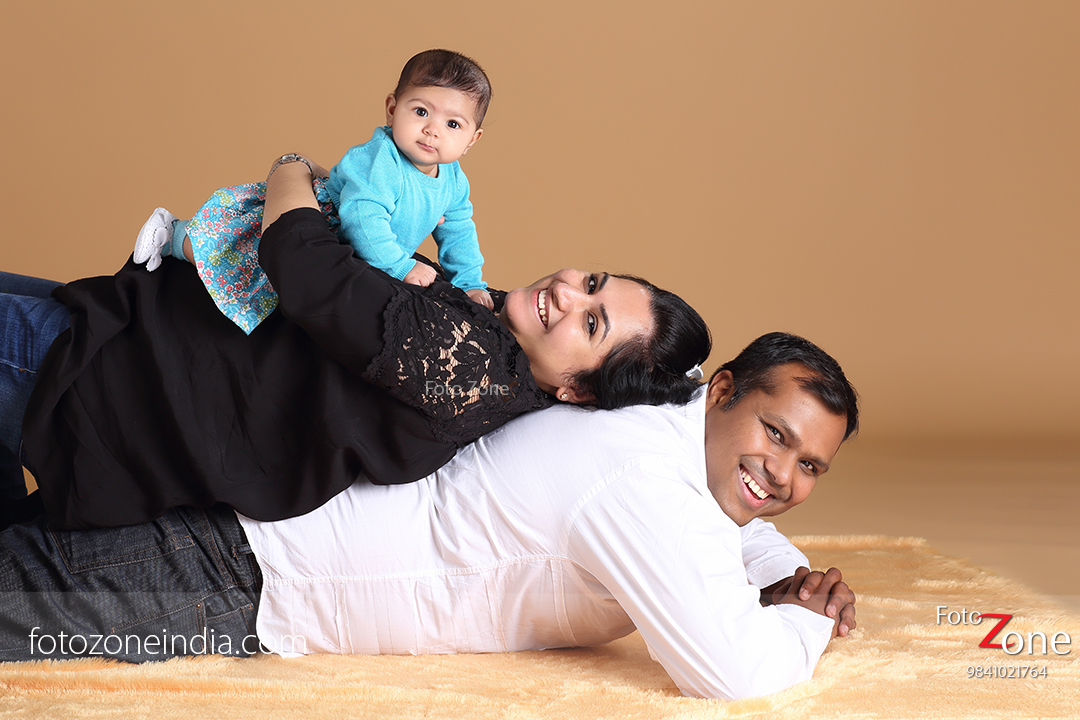 indoor family photo poses
