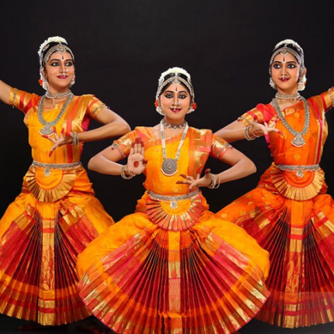 Bollywood dance group hi-res stock photography and images - Alamy