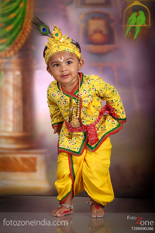 Indian Cute Kids Radha Krishna Stock Photo - Alamy