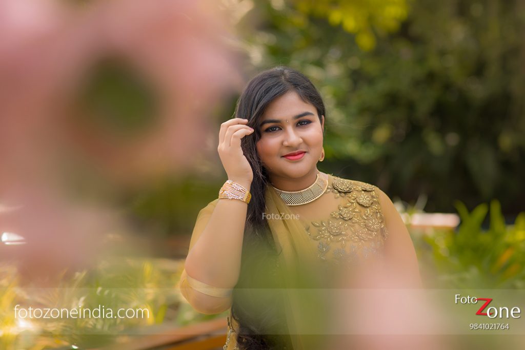 Portrait of beautiful Indian girl wearing Indian traditional dress. Young  woman in traditional Indian costume lehenga choli with fashionable  hairstyle poses photo – Wedding girl Image on Unsplash